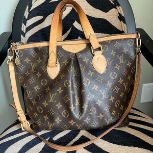 LV Palermo PM rare bag to find in such great condition comes with strap classic